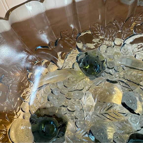 VTG Indiana Glass Pastel Blue Oval 4 Footed Centerpiece Fruit Bowl Harvest Grape - Picture 10 of 13